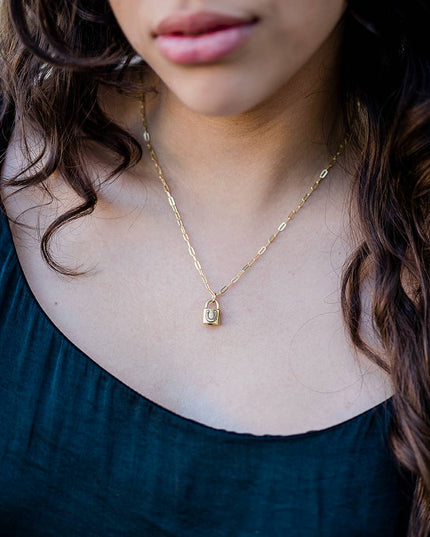 Love Lock Necklace: 18 Inch