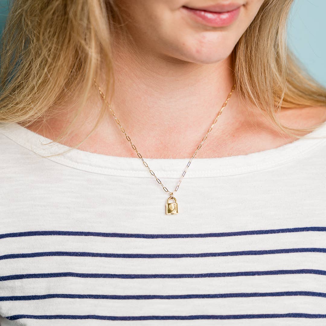 Love Lock Necklace: 18 Inch