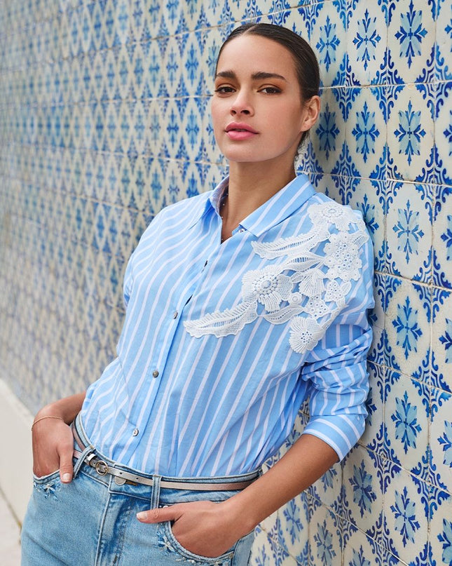 Blouse striped lace patch